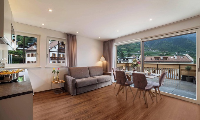 Parcines Apartamento | Apartamento "Engel - Kirchturm" con vistas a la montaña, aire acondicionado y sauna