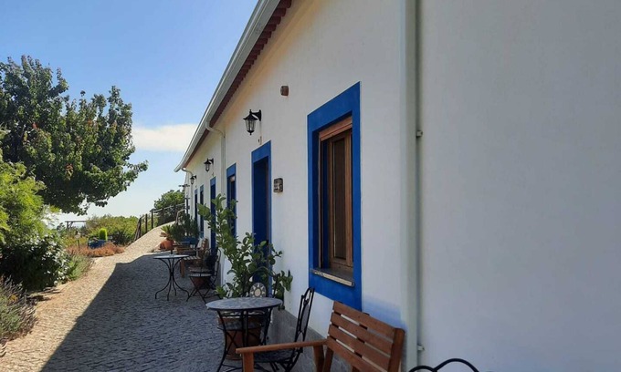 Barracao Apartamento | Apartment "Estudio - Casa Oliveira" with Mountain View, Shared Pool & Wi-Fi