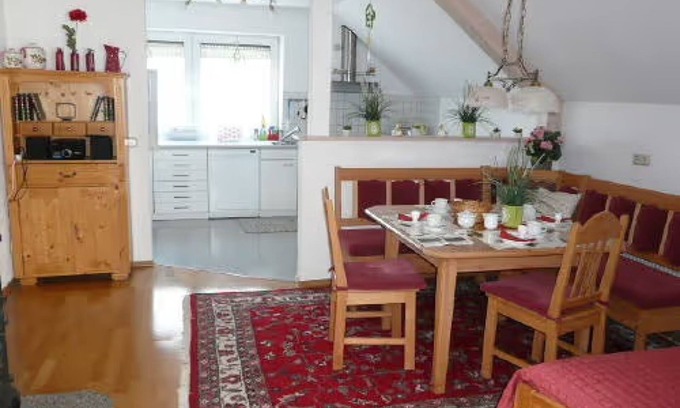 Ichenhausen Apartamento | Apartamento 'Ferienwohnung Irmgard' con balcón y Wi-Fi