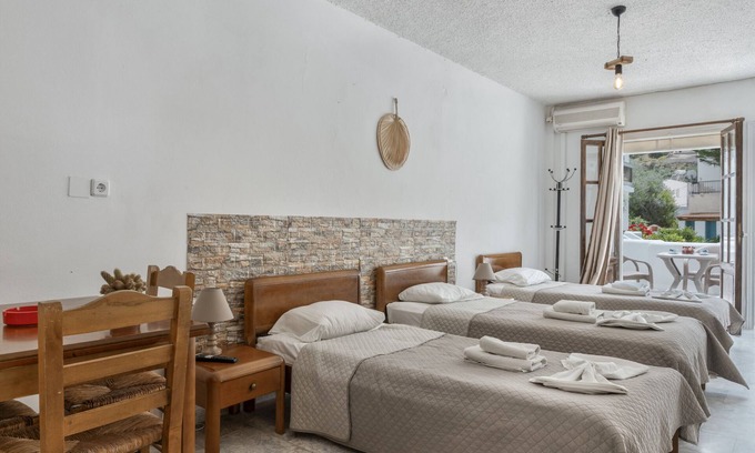Kalymnos Town Apartamento | Apartamento 'Family Room No 2' con vistas a la montaña, Wi-Fi y aire acondicionado