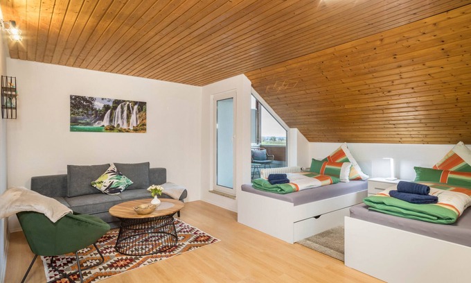 Schnetzenhausen Apartamento | Apartamento 'Ferien Am See 11' con balcón y Wi-Fi