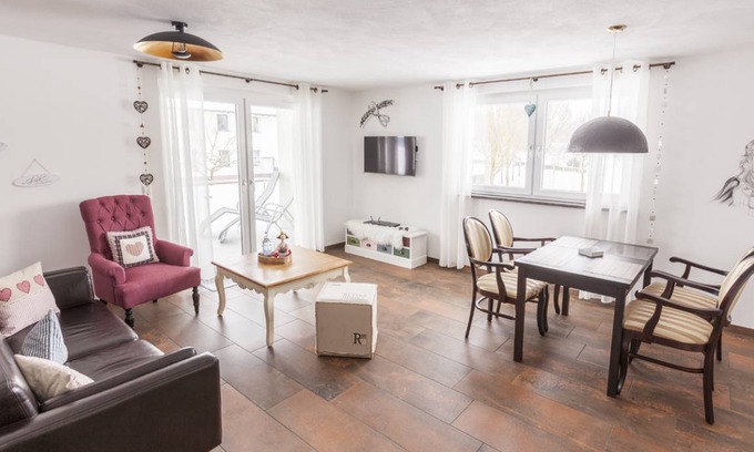 Aulendorf Apartamento | Apartamento ∙ Ferienwohnung Villa Waldmärchen, 75qm, 2 Schlafzimmer, max. 2 Erwachsene und 4 Kinder
