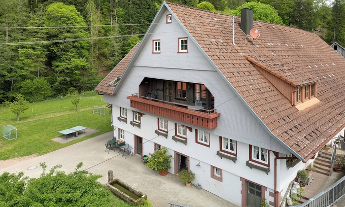 Schenkenzell Apartamento | Apartamento 'Ferienwohnung Im Hof 120qm' con vistas a la montaña, terraza compartida y Wi-Fi