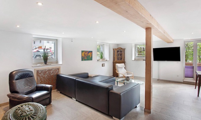 Kirchhundem Apartamento | Apartamento 'Ferienwohnung Am Marienbach' con terraza compartida y Wi-Fi