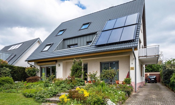 Kirchzarten Apartamento | Apartamento 'Ferienwohnung Kühn' con vistas a la montaña y Wi-Fi