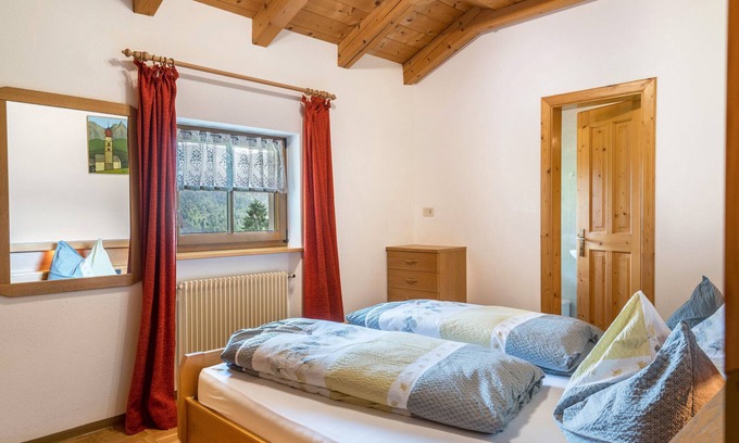 Kastelruth Apartamento | Apartamento 'Ferienwohnung Tisens' con vistas a la montaña
