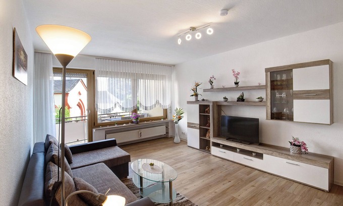 Hirzenach Apartamento | Apartamento 'Ferienwohnung Moni' con balcón y Wi-Fi
