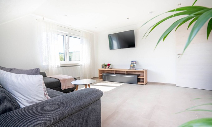 Durbach Apartamento | Apartamento 'Ferienwohnung Weitblick' con vistas a la montaña, balcón y Wi-Fi