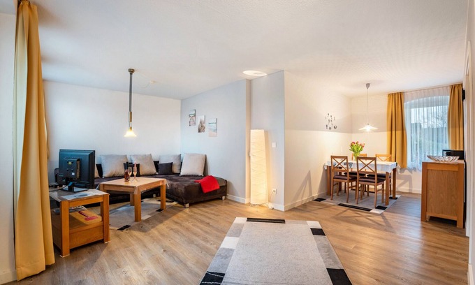 Rabenkirchen-Faulueck Apartamento | Apartamento 'Ferienwohnung Alte Bäckerei Am Eck' con terraza privada, jardín compartido y Wi-Fi