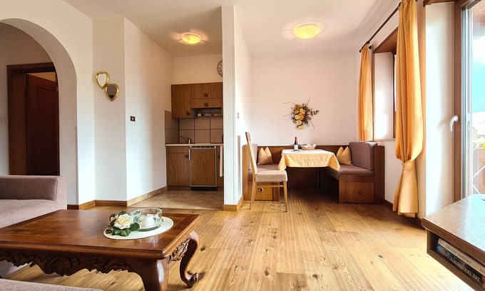 Rifiano Apartamento | Apartamento 'Fewo Innerhofer - Südbalkon' con vistas a la montaña, piscina compartida y Wi-Fi