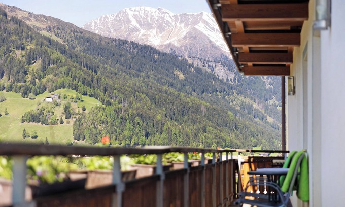 Racines Apartamento | Apartamento 'Fichte' con vistas a la montaña, jardín privado y Wi-Fi