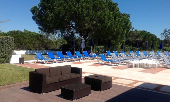 Quinta do Lago Apartamento | Apartamento a cinco minutos de la playa, tumbonas disponibles en la playa durante julio y un