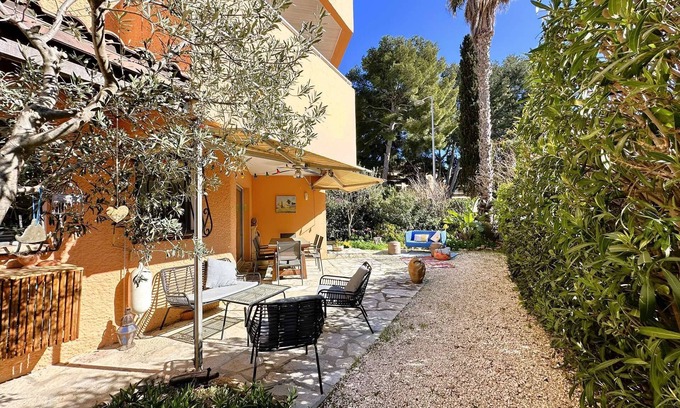 Toulon - Hyeres Apartamento | Apartment for 4 people with parking close to beaches and restaurants in Hyères