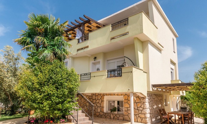 Pirovac Apartamento | Apartment for 5 persons near the main city beach