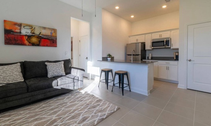 Winter Garden Apartamento | Apartment for travel workers/desk & full kitchen