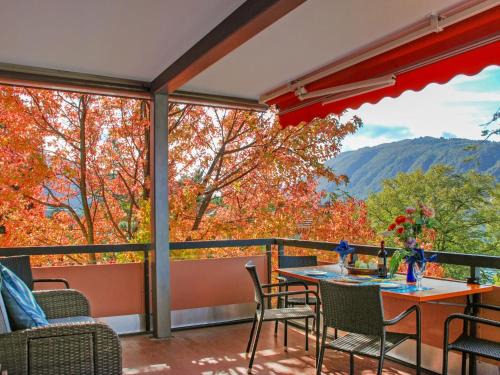 Bissone Apartamento | Apartment Frontlake Panorama Apt- 408 by Interhome