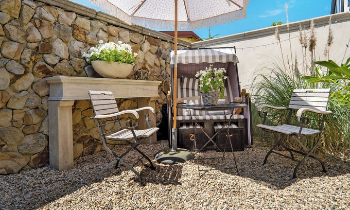 Neuenkirchen Apartamento | Apartamento 'Gästewohnung Am See - Suite Maritim' con terraza privada, jardín privado y Wi-Fi