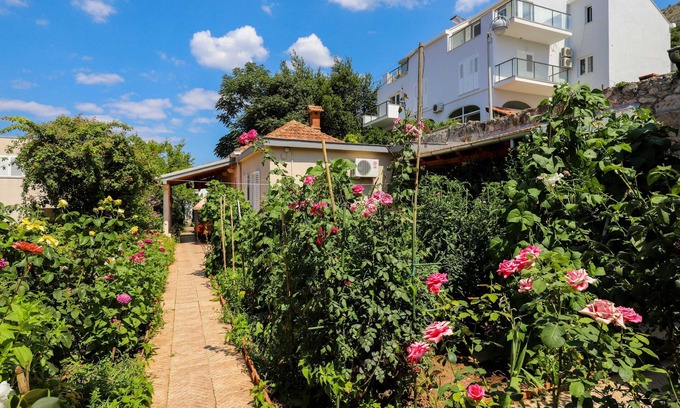 Gornji Kono Apartamento | Apartment Garden M&M