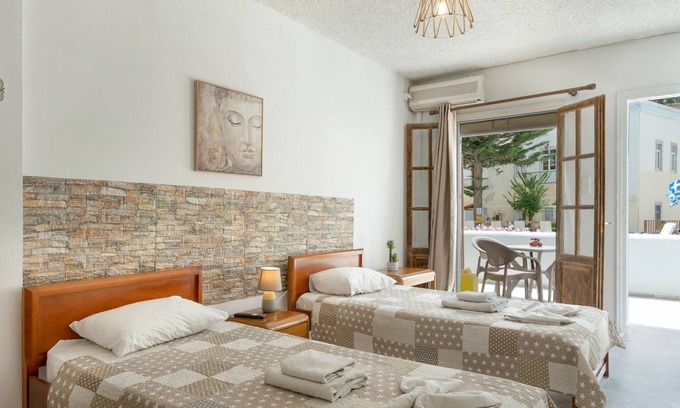 Kalymnos Town Apartamento | Apartamento 'Garden View No 3' con vistas a la montaña, Wi-Fi y aire acondicionado