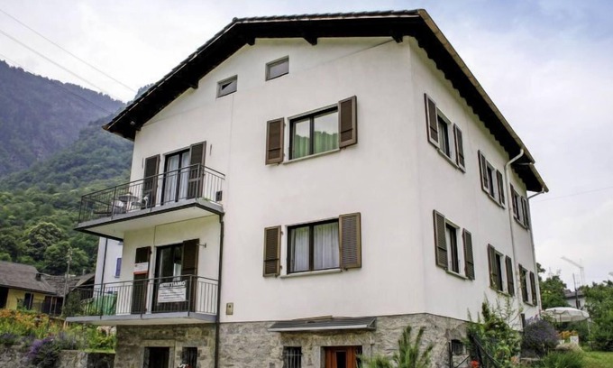 Chironico Apartamento | Apartamento Gemma by Interhome