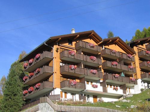 Graechen Apartamento | Apartment Gentiana - Utoring-42 by Interhome