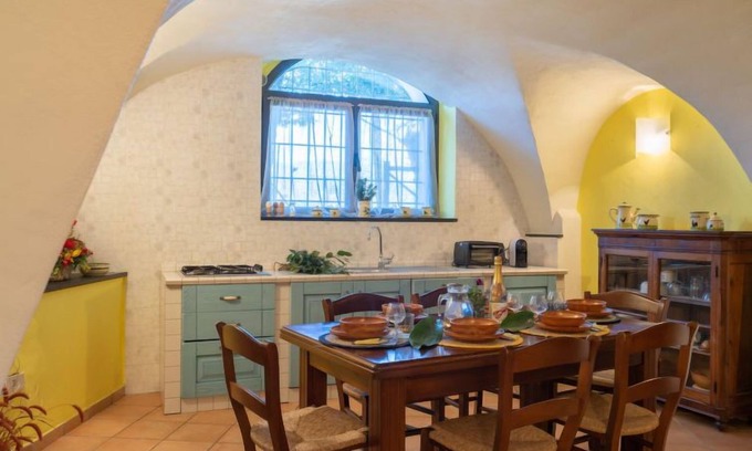 Vasia Apartamento | Apartamento Giallo by Interhome