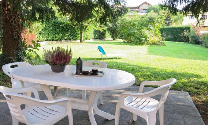 Porlezza Apartamento | Apartment Giardino by Interhome
