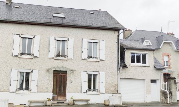 Bugeat Apartamento | Apartamento 'Gîte La Vigne Bugeat' con jardín compartido y Wi-Fi