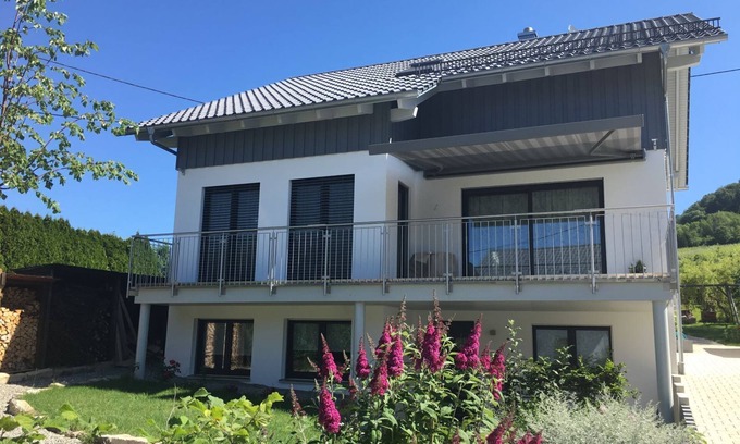 Beuren Apartamento | Apartment 'Gluiber' with Mountain View, Private Terrace and Wi-Fi