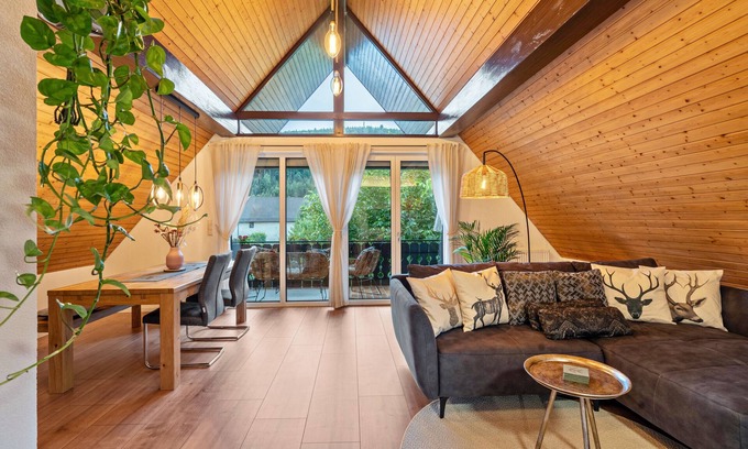 Lahr Apartamento | Apartamento 'Goldener Hirsch' con vistas a la montaña, balcón y Wi-Fi