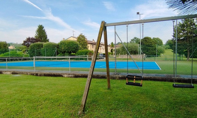 Calmasino Apartamento | Apartment 'Golf Residence La Ca' with Shared Pool and Private Garden