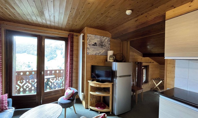 Morzine Apartamento | Apartment 'Grand Arnica' with Mountain View, Balcony and Wi-Fi