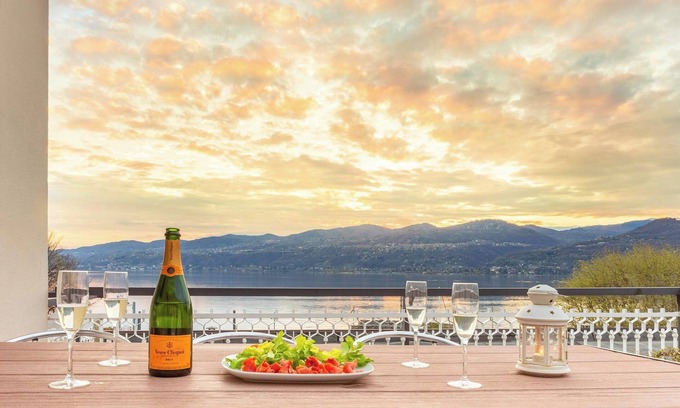 Ispra Apartamento | Apartamento 'Great Lake View Artist's' con vistas al lago, terraza privada y Wi-Fi
