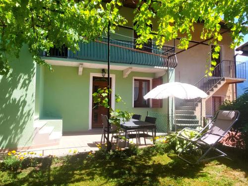 Santa Maria - Rezzonico Apartamento | Apartment Green House-1 by Interhome