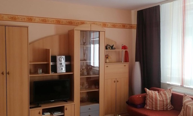 Plauen Apartamento | Apartment ground floor, shower, WC, living/bedroom - Ferienwohnungen Hochmuth
