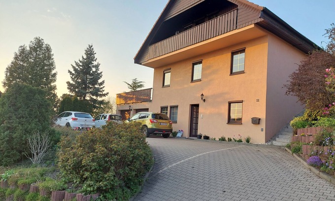 Klaffenbach Apartamento | Apartment 'Haus schöne Aussicht bei Chemnitz' with Mountain View, Balcony and Wi-Fi