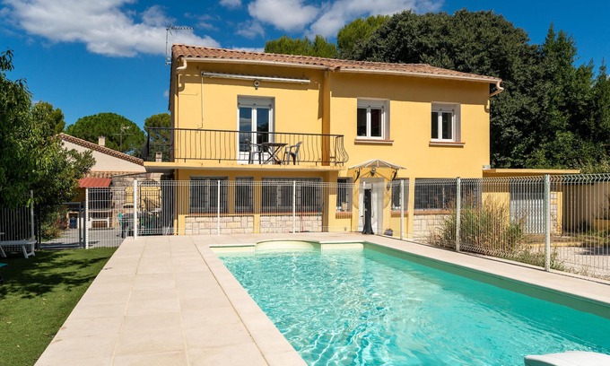 Quartier des Espesses Apartamento | Apartment 'Haut Maison Nîmes' with Shared Pool, Wi-Fi and Air Conditioning