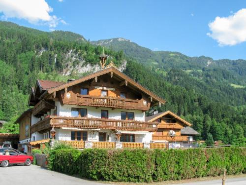 Ramsau im Zillertal Apartamento | Apartment Heisenhaus-1 by Interhome
