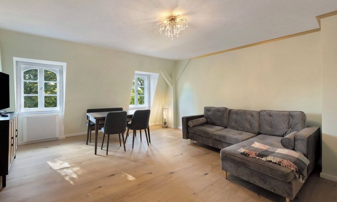 Querfurt Apartamento | Apartamento 'Henriette' con piscina compartida, terraza compartida y Wi-Fi