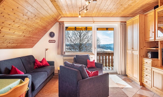 Titisee-Neustadt Apartamento | Apartamento 'Hochfirst' con vistas a la montaña, terraza compartida y Wi-Fi