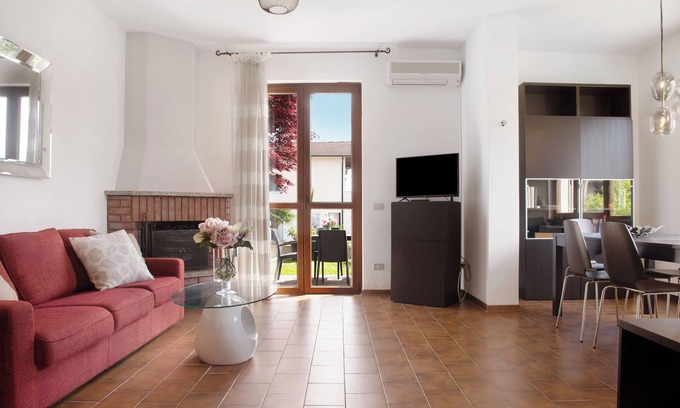 Maccagno Apartamento | Apartamento "Il Bacio del Sole 2" con vistas al lago, terraza privada y Wi-Fi