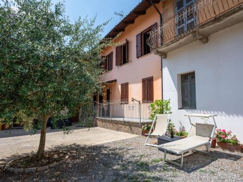 Grazzano Badoglio Apartamento | Apartment Il Borghetto-1 by Interhome