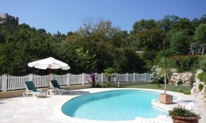 Saint-Jeannet Apartamento | Apartamento en hermosa casa nueva con piscina