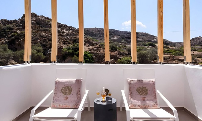Psathi Casa | Apartamento En Un Apartahotel 'Echinousa Kimolos Maisonette no1' Con Vistas A La Montaña