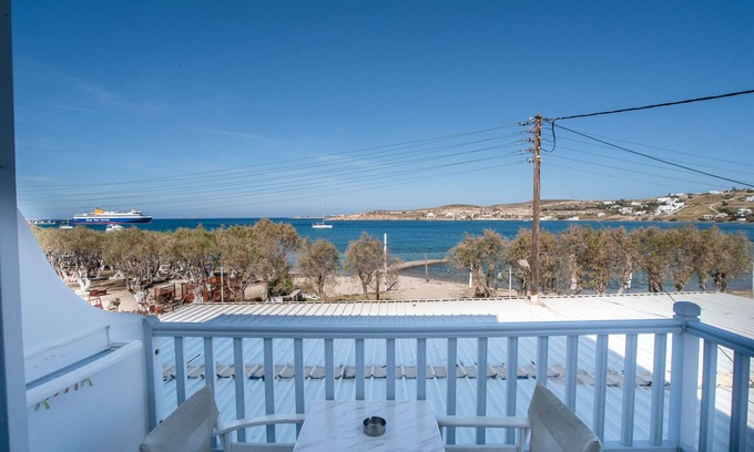Paros Apartamento | Apartamento En Un Apartahotel 'Livadia Apt A Paros' Con Vistas Al Mar, Wi-Fi Y Aire Acondicionado