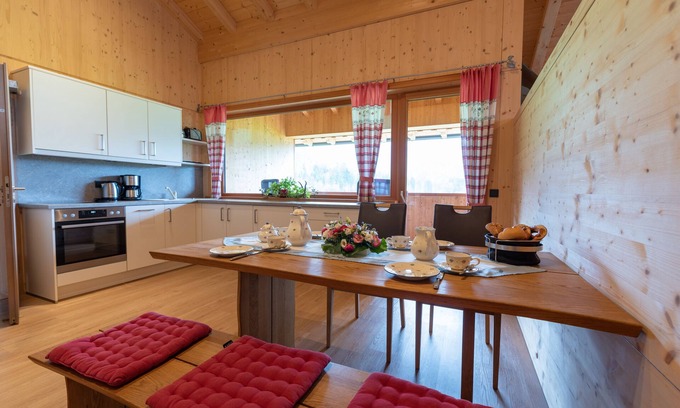 Oberstdorf Condominio | Apartamento en una casa de madera maciza de nueva construcción con impresionantes vistas panorámicas.