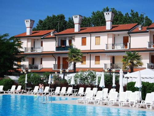Rosapineta Apartamento | Apartment in a residence with pool in Rosolina