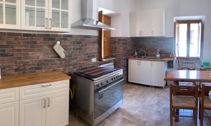 Cerreto di Spoleto Apartamento | Apartment in Borgo Cerreto