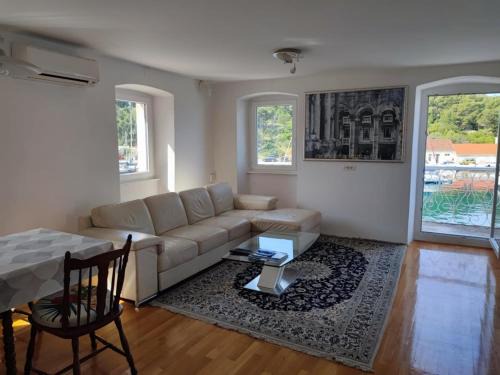 Milna (Brac) Apartamento | Apartment in centre of Milna
