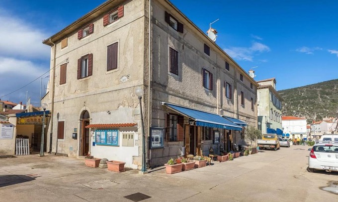 Cres Apartamento | Apartment in Cres with Sea View and Old Town